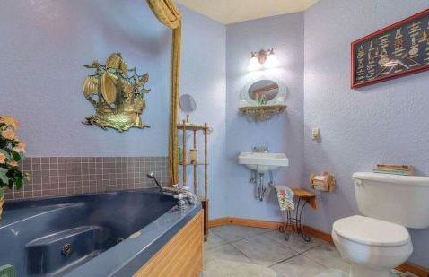 Charming Nautical-Themed Inn Room with Private Whirlpool & Lake Views Near Lake Helen, Florida - Foto 2