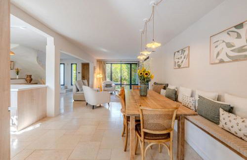 Gorgeous village home with heated pool, ideally located - Foto 9