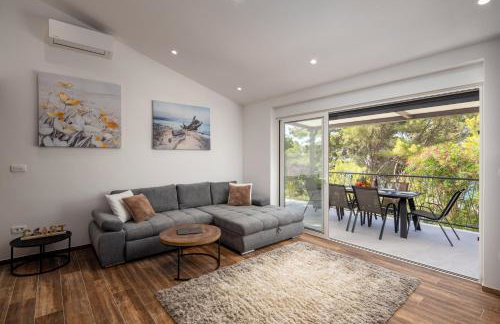 Villa Mala Smišna Poolside Paradise by the Sea - Photo 18