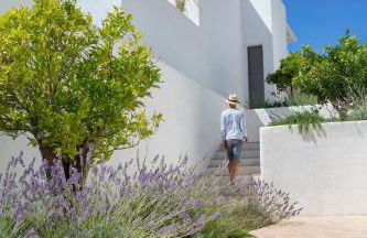 Beautiful villa and pool with sea view - Foto 48