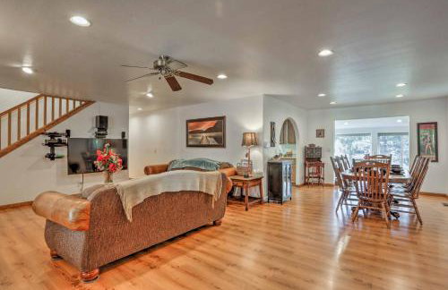 Game Room, Yard, Deck and Fireplace Lakeside Home - Foto 3