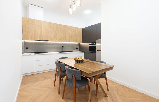 Chic & Modern 4BR Home in Old Tbilisi - Photo 15