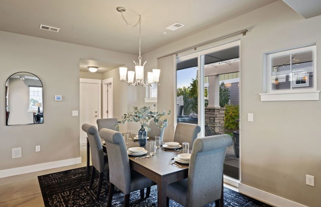 Quiet Urban Community – Designer Home W/ Hot Tub! - Foto 19