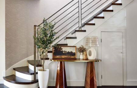 Chic 4BR with Fenced Yard, Walk to Dining, Parking, 5 Mins to Nissan Stadium, Less than 10 Mins to Broadway, Workspace, Parking, 24 Hr Hospitality, Great for Families - Foto 14