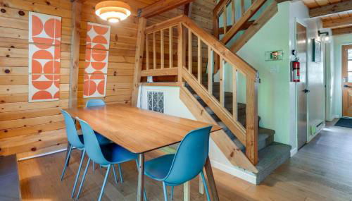 Charming Pinecrest Cabin with Private Deck - Photo 4