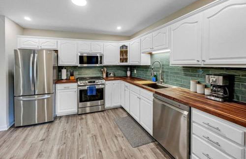 Cold Plunge Outdoor Shower Bike to Shem Creek - Photo 19