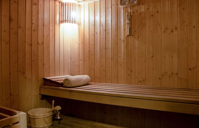 Savoy Central Hotel Apartments - Photo 14