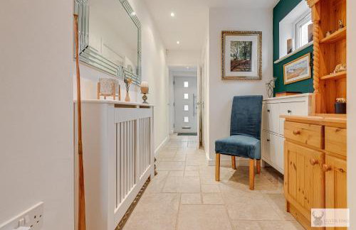 Silver Stag Properties Large 4 bed Property - Photo 16