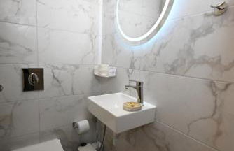 Unick Seaview Luxury Living - Photo 8