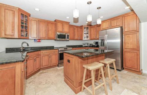 Heated Pool Home - Perfect Location - Walk to Beach, Restaurants and More! - Foto 8