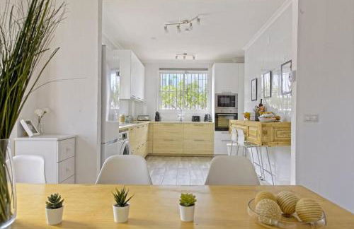 The Lemon Tree by the Sea - Photo 13