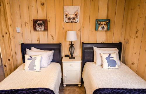 Wine Moose w Hot tub Fireplace Sauna 9min to Mt Snow - Foto 23