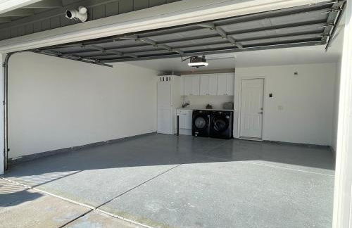 Quiet Community, Stylish Escape - Photo 11