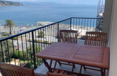 Appartamento con terrazza fronte mare - Foto 1
