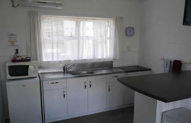 Raglan Palm Beach Motel - Photo 25