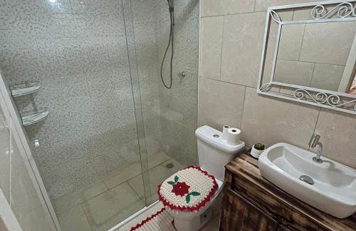 Sítio com piscina, churrasqueira, lareira, fogão à lenha, mesa de sinuca e vista para as montanhas - Foto 35