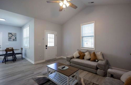 2 Min to Downtown - 9 to Elon - Fast Wi-Fi - Foto 8