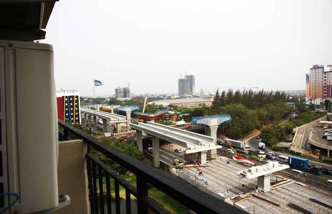 Comfortable 2BR Mutiara Bekasi Apartment - Foto 33