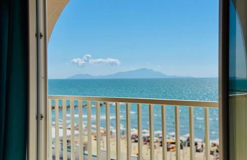 Athena Sea front Apartment, Parking & Pool - Foto 7