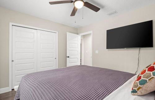 Pet-friendly, Heated Pool, Close to Everything 3 Bedroom Home - Foto 19