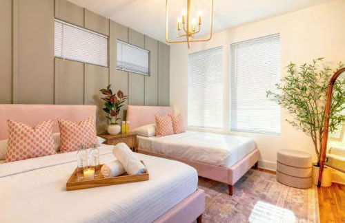 Skyline Views with Double Rooftop Deck & Game Room - Foto 19