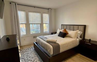 Modern 3BR Home | Chic & Cozy | 30 Min NYC Access - Foto 9