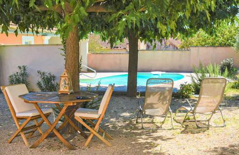 Nice Apartment In Caumont-Sur-Durance - Foto 3