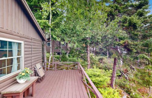 Breathtaking Views! Cozy Log Cabin in Northport - Foto 13