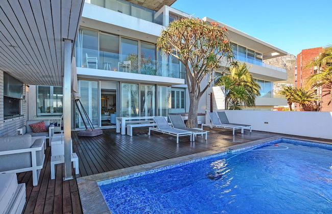 Villa Bleu Blanc in Camps Bay With Pool and Views - Foto 3