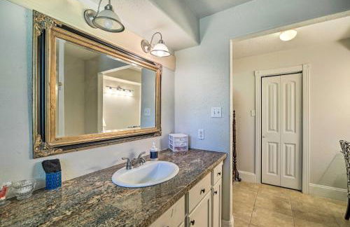 Spacious Seabrook Home with Patio 1 Mi to Beach! - Foto 25