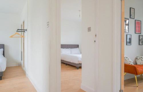 Modern Home with Games Room, Watford - Foto 16