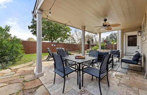 Gorgeous 6BR 3 5 Bth Home with Pool and Game Room - Photo 48