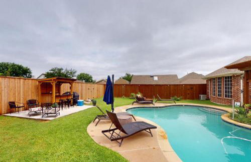 Pool and Outdoor Bar! Spacious Getaway in Sachse - Foto 26