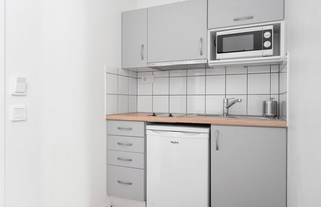 Part-Time Home Hotel Rotebro Station - Foto 13