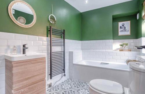 London Putney High St - hot tub, rooftop & cinema - Foto 22