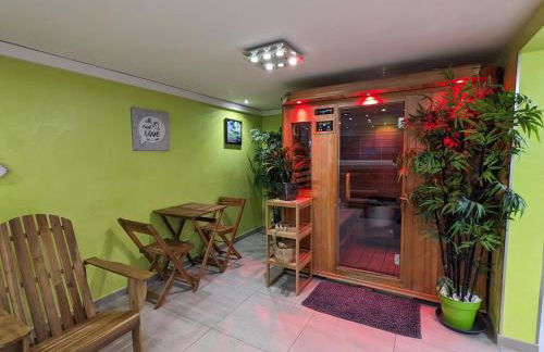 Chalet spacieux avec sauna, spa et baby-foot, proche stations de ski - FR-1-589-671 - Foto 10