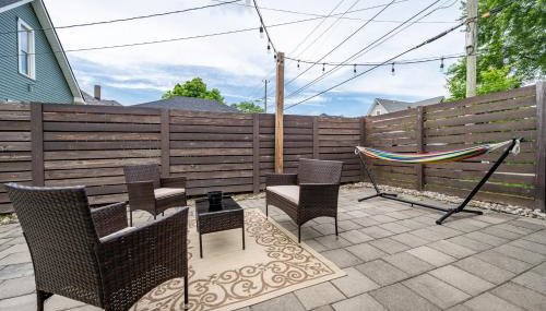 Near Downtown-2 En-Suites - Garage - Sleeps 9 - Foto 2