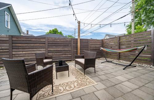 Near Downtown-2 En-Suites - Garage - Sleeps 9 - Foto 2