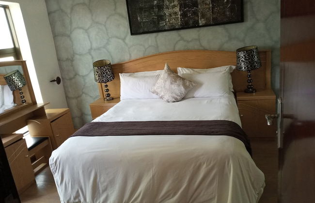 Executive Fully Furnished Apartment Close to Amenities - Photo 3