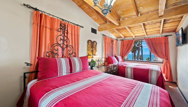 Oceanfront Hacienda - Photo 4