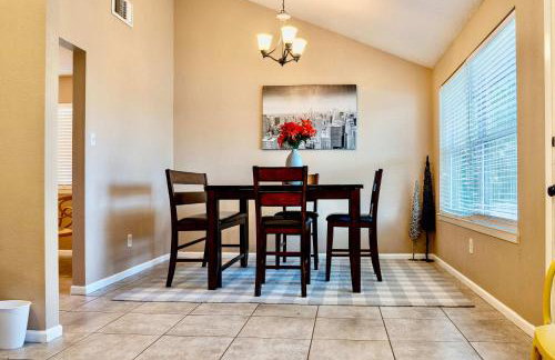 Katy Hideaway - Charming 3 BDR - Foto 17