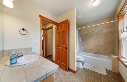 3BR Hot Tub Ocean Views & King Beds Near Beach - Foto 14