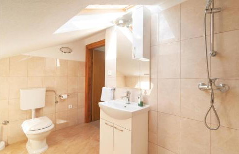 Five-Bedroom Holiday Home In Donji Humag - Photo 36