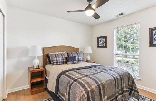 Sophisticated 3 Bedroom Retreat-Near Six Flags - Foto 16