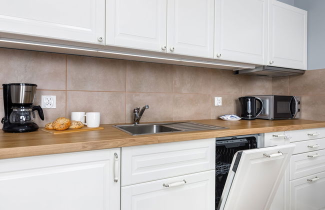 Sunset Resort Apartments by Renters - Photo 32