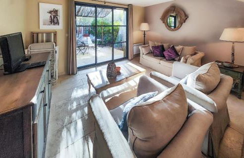 2 Bedroom Awesome Home In Saint-Laurent-De-La-Ca - Foto 9