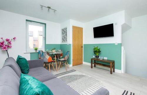 Carnforth 91 by Alt-Stay - 2 Bed En Suite Home - Parking, WiFi & King Bed - Contractors & Relocations - Weekly & Monthly Rates - Foto 2