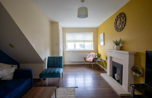 2BR Home Near Shops & Transport Links - Foto 1