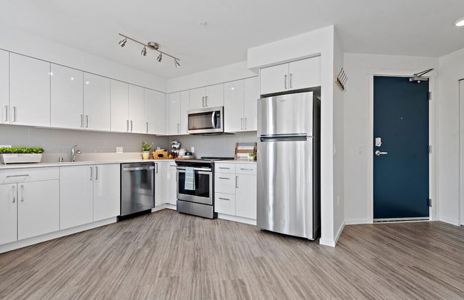 Modern Studio Steps to UW - Foto 12