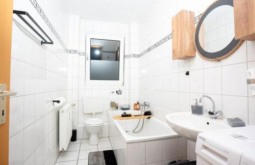 Livemore24 - Apartment 3 in Duisburg WLAN - Smart-TV - 24-7 Check-in und Küche - Photo 18